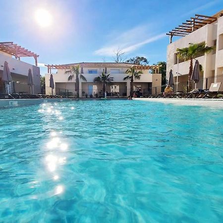 Marine De Bravone T2 Terrasse Front De Mer - Plage Pieds Dans L'Eau - Clim - Piscine - Wifi Linguizzetta Luaran gambar