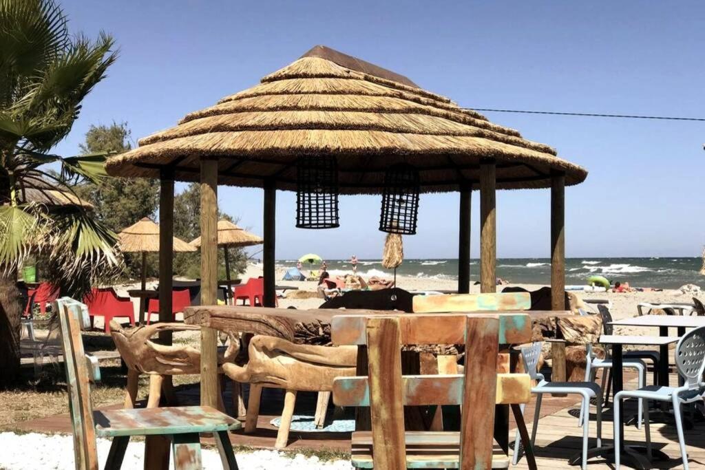 Marine De Bravone T2 Terrasse Front De Mer - Plage Pieds Dans L'Eau - Clim - Piscine - Wifi Linguizzetta Luaran gambar