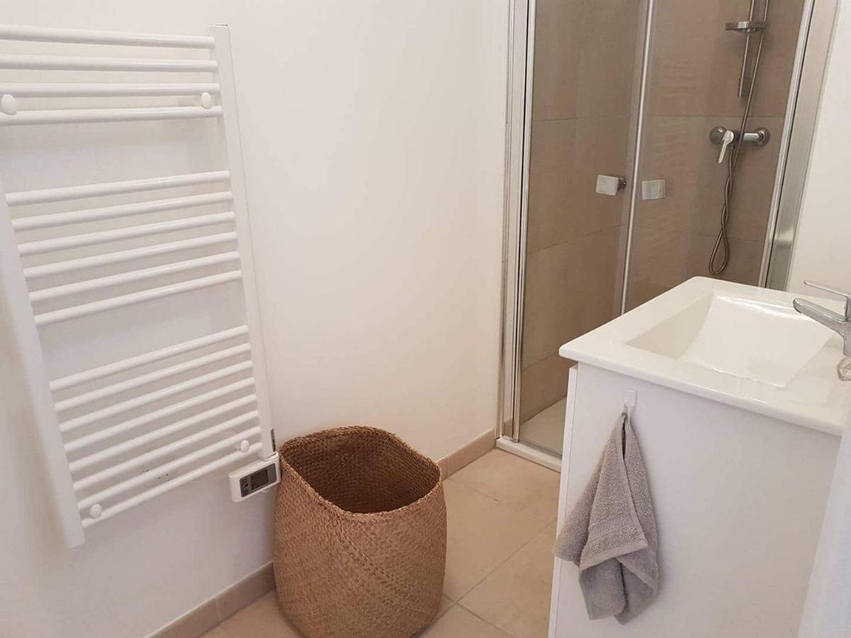 Marine De Bravone T2 Terrasse Front De Mer - Plage Pieds Dans L'Eau - Clim - Piscine - Wifi Linguizzetta Luaran gambar